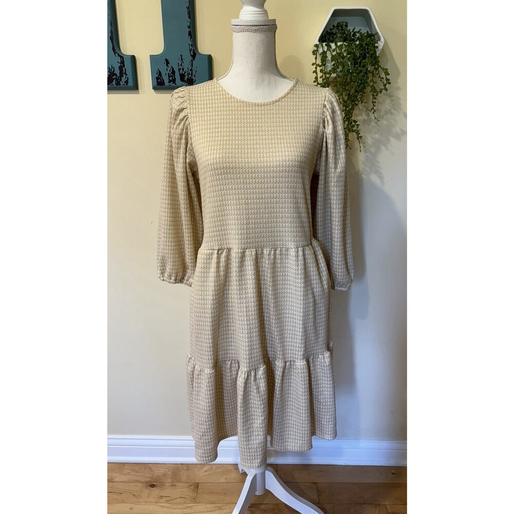 Draper James RSVP Tiered Puff Sleeve Midi Dress in Cream & Gold Size Small
